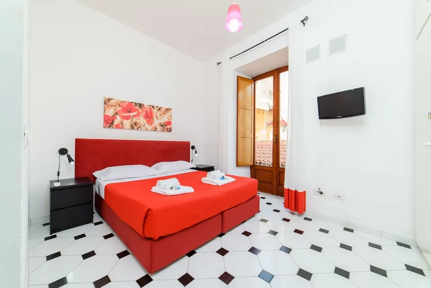 Estate4home - Sorrento Hearts - Image 1