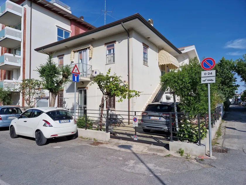 House a stone's throw from the sea in Viserbella - Image 1