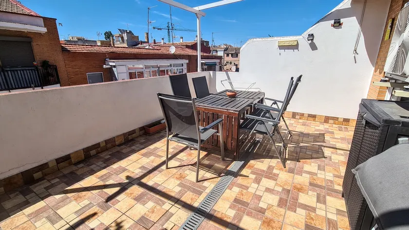 House with huge terrace 10 minutes from the metro - Image 1