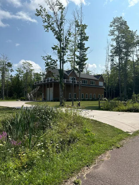 Luxury Lakeview Escape - Image 1