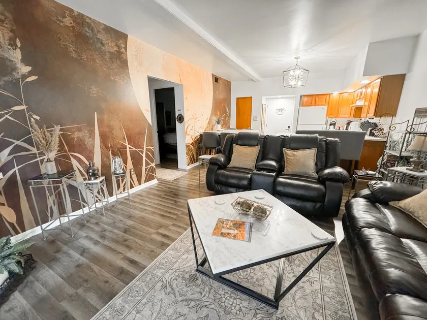MoonGlow • Cozy Stay with Private Patio - Image 1