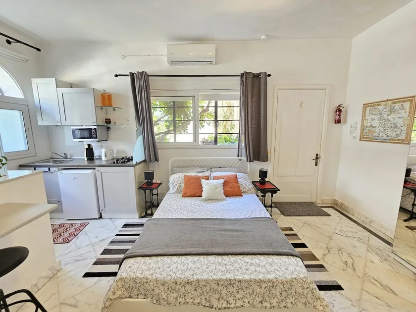 Private studio near beach with outside space - Image 1