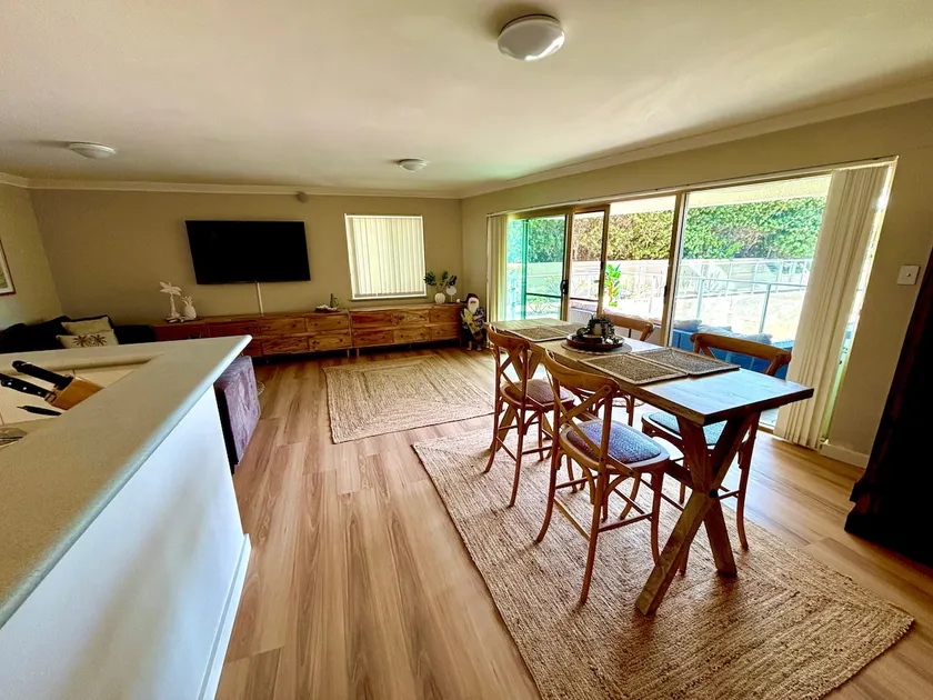 Scarborough & Absolutely Beachfront - Image 1