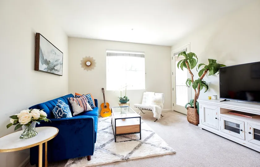 2BR2BA Luxury Condo in Newport/Irvine - Image 1