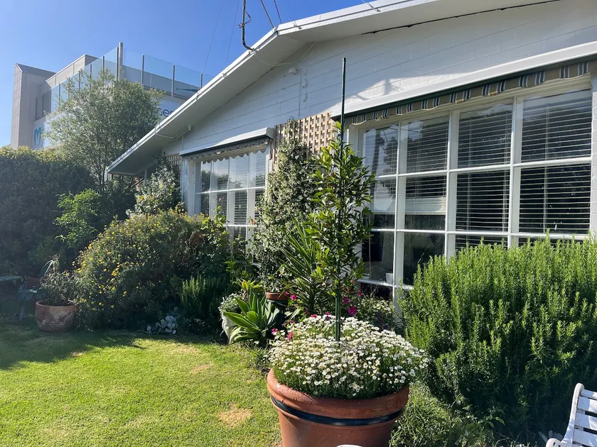 Convenient Sunset Beach and Garden - Image 1