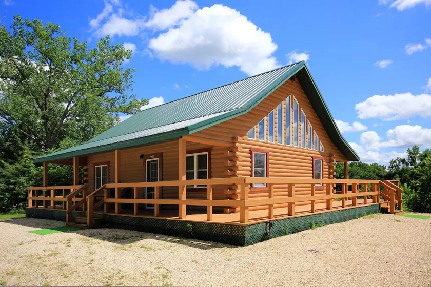 Quaint Lakeview Cabin - Image 1