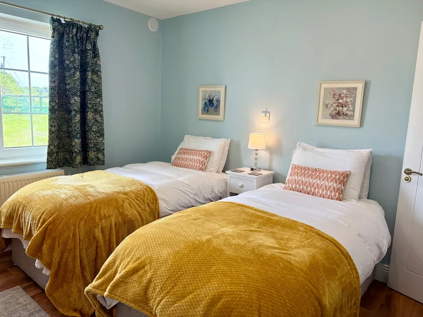 Comfortable Home in Quiet Coastal Community - Image 1