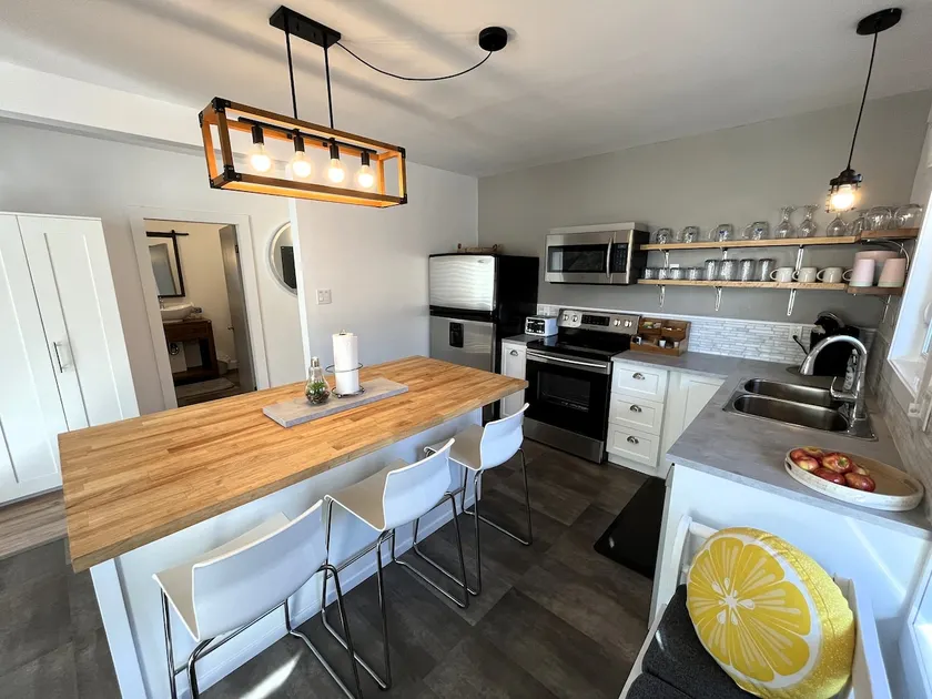 Bungalow near amenities - Image 1