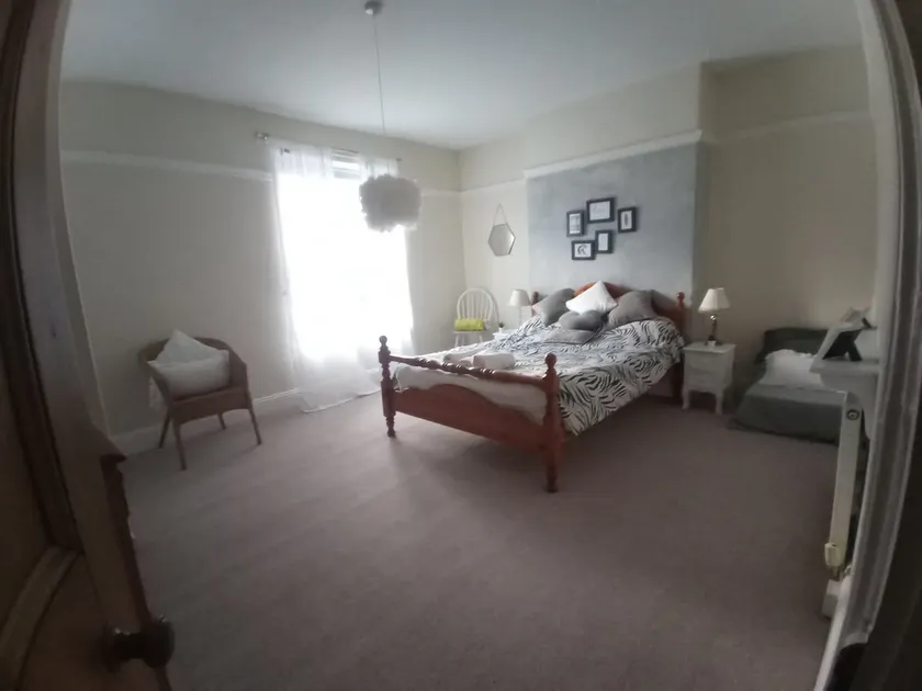 All for yourself Mid terraced house. - Image 1