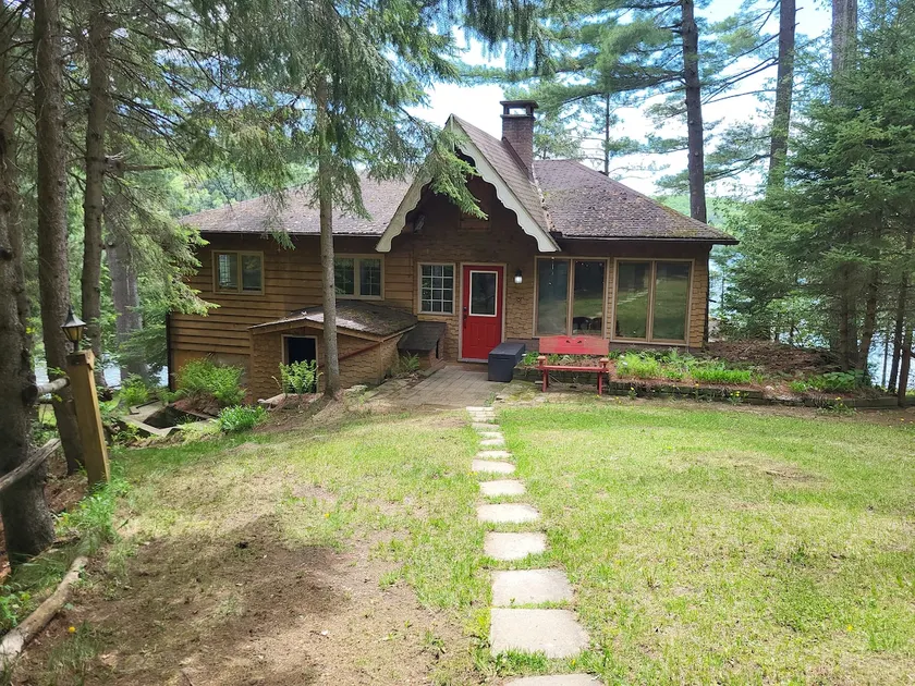 BOOTH LANE - 3 Bedroom  Waterfront Cottage:  CANCELATION: JULY 1ST-11TH! - Image 1