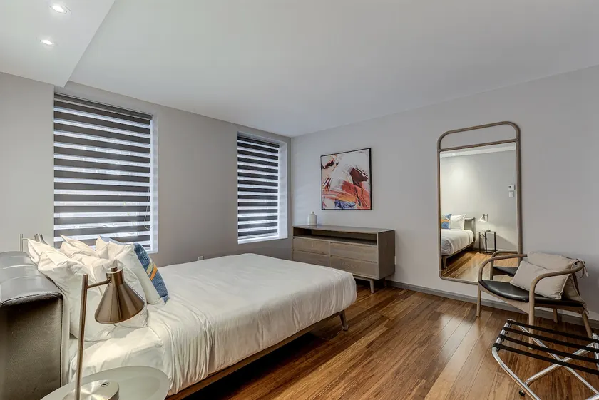 C05 – Downtown Quebec City, spacious and bright - Image 1