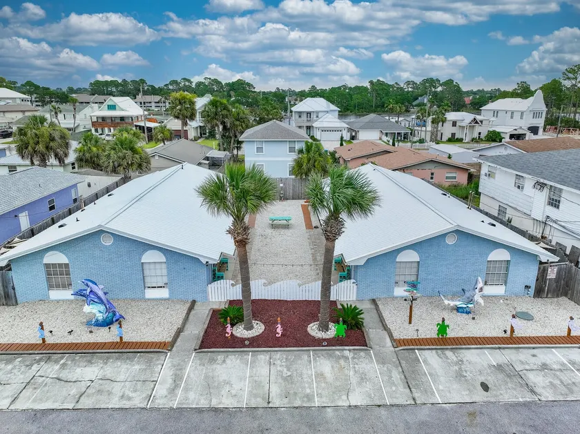 Pelican Paradise-Sleeps 7,Pet,6 min walk to beach - Image 1