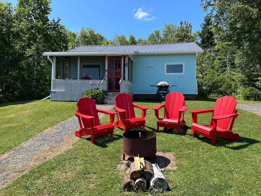 Tides-In Cottage @ The Beach With Lighthouse View - Image 1