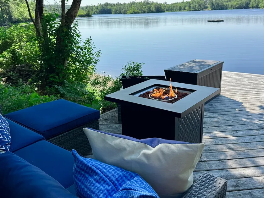 5 star cottage, private, 62 acres, lakefront, hot tub, boat, sauna, pet-friendly - Image 1