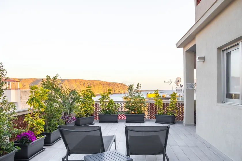 THE WHITE HEART HOUSE – ATTIC SEA VIEW - Image 1