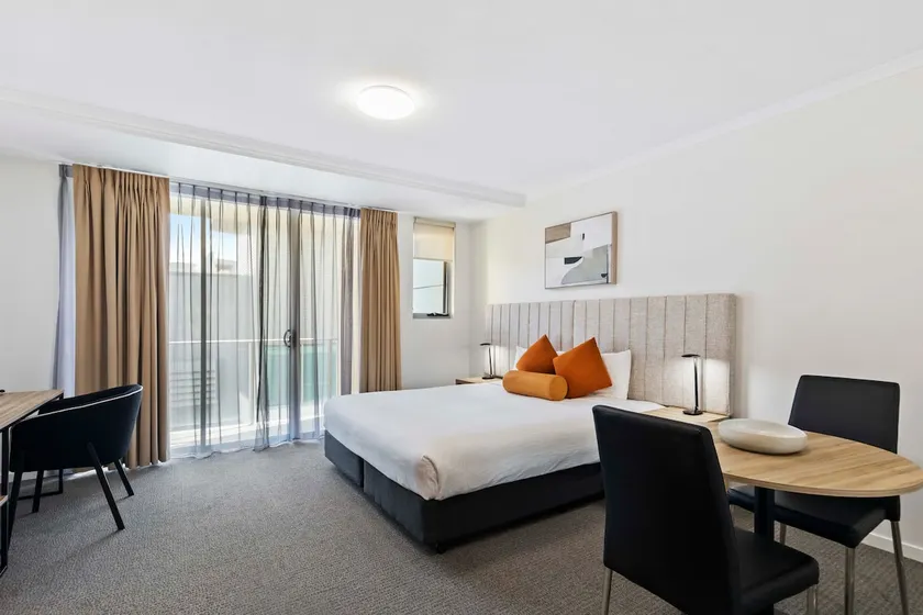 Studio Apartment - Image 1