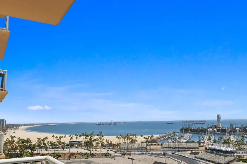 Ocean Views/Downtown/ConventionCenter/Chic Hi-Rise - Image 1