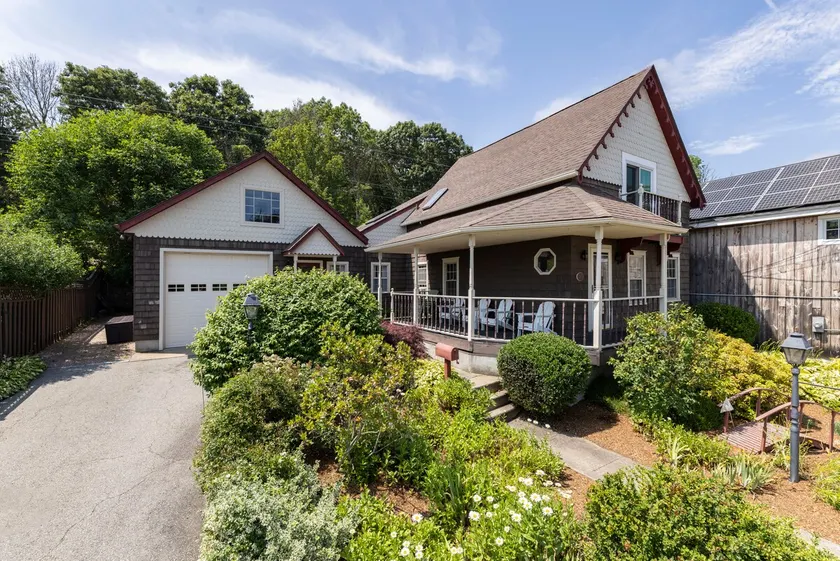 Cozy Riverfront cottage -Mystic, Beaches & Casino - Image 1