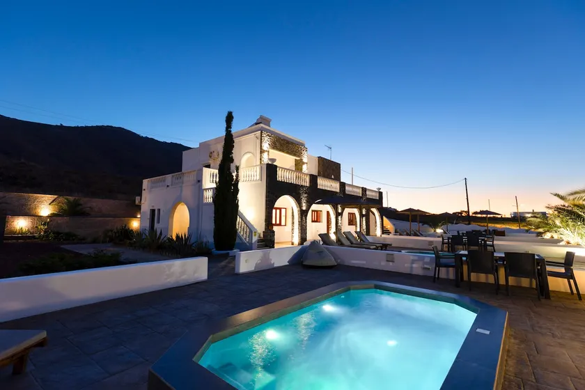 Serenity Suite | Sea View | Private Pool-6pax - Image 1