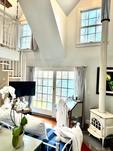 The Cottage by the Lake: Hudson Valley Indulgence - Image 1