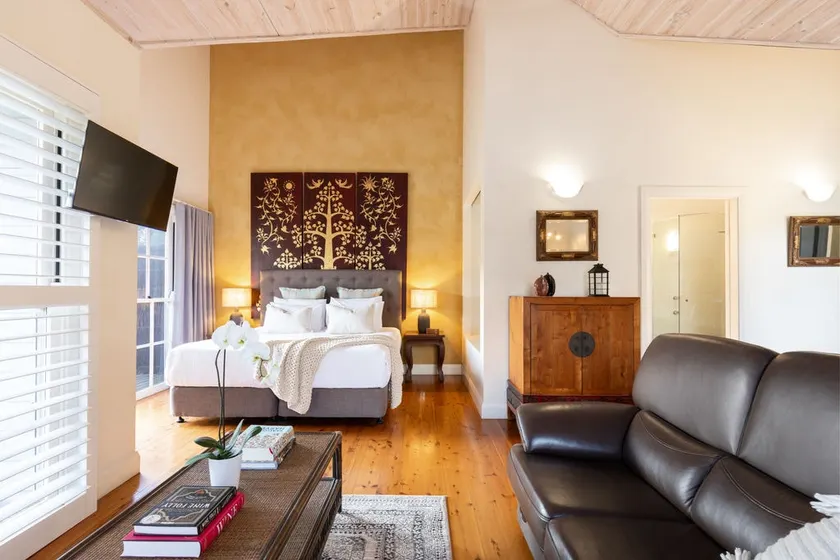 Stylish & Spacious Luxe Villa Lake & Ranges View - Image 1