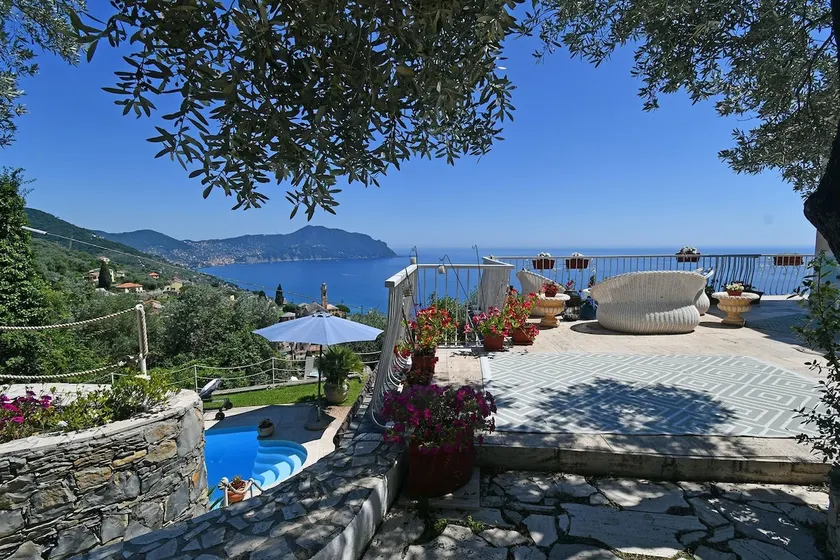 Sea South front property1/2acre.Gardens pool hydro - Image 1