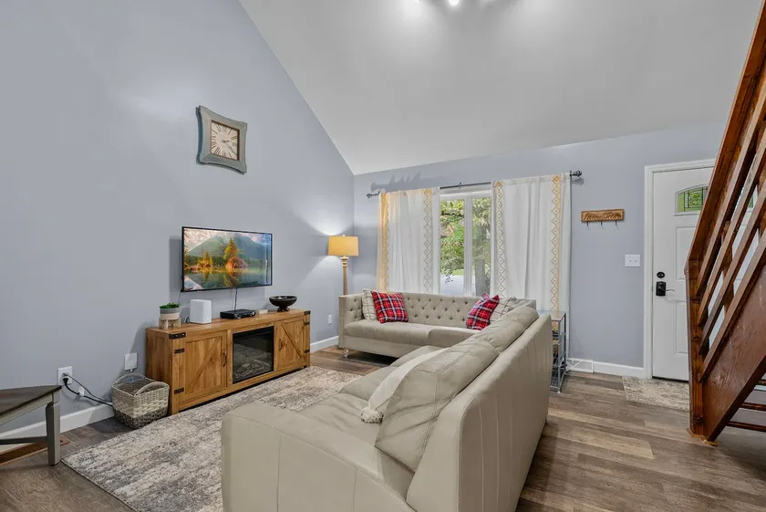 Charming Tiny Cottage in Central Location - Image 1