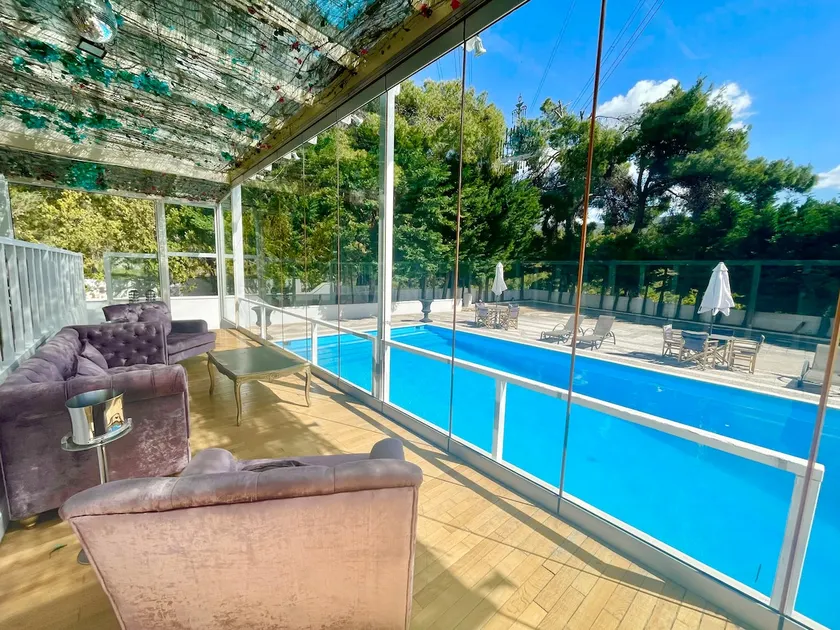 Front Pool Luxurious Suite (Ranch Ekru) - Image 1
