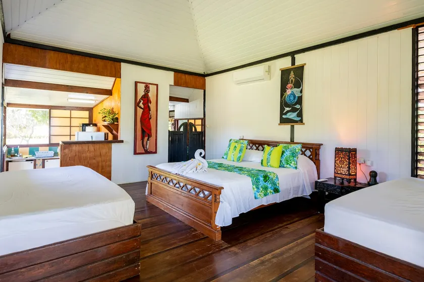 Fare Mahana – Private beach with view of Tahiti - Image 1