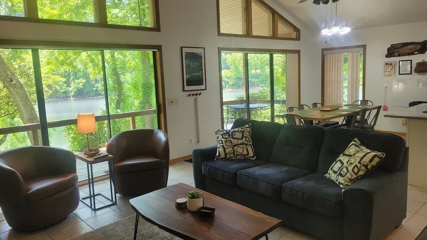 4 Bedroom Home on White River - Image 1