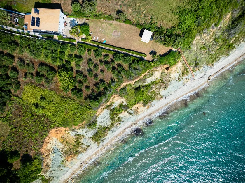 Apartment with exclusive direct access to the beach - Image 1