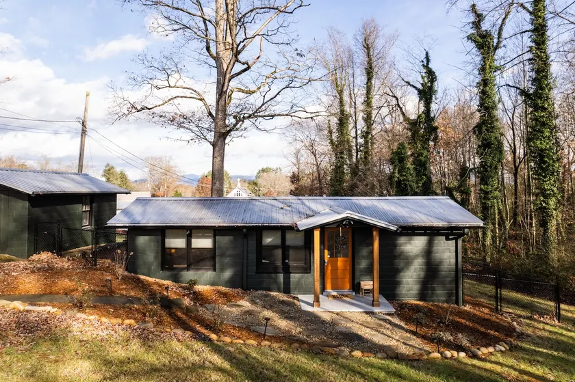 Private Mid-Century Gem w/ Yard, Walk to Downtown - Image 1