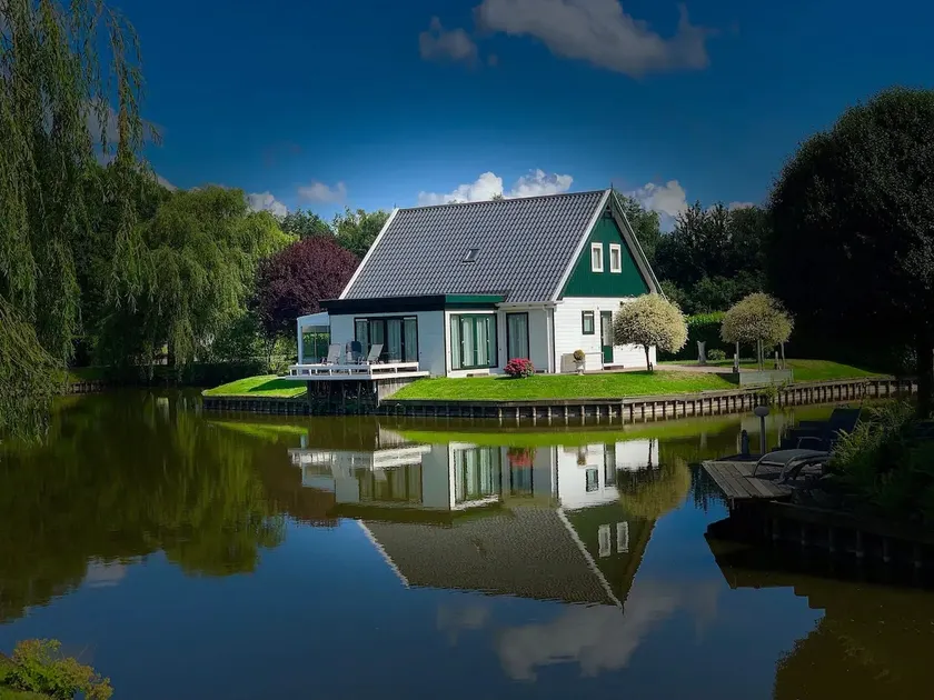 Luxury holiday villa (Water villa) on recreational lake - Image 1