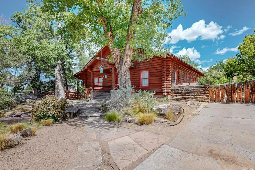 Historic Log Cabin in the Heart of Nob Hill - Image 1