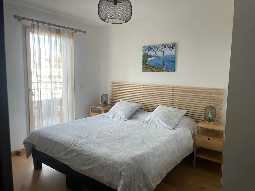 Private accommodation with personal entrance and terrace - Image 1