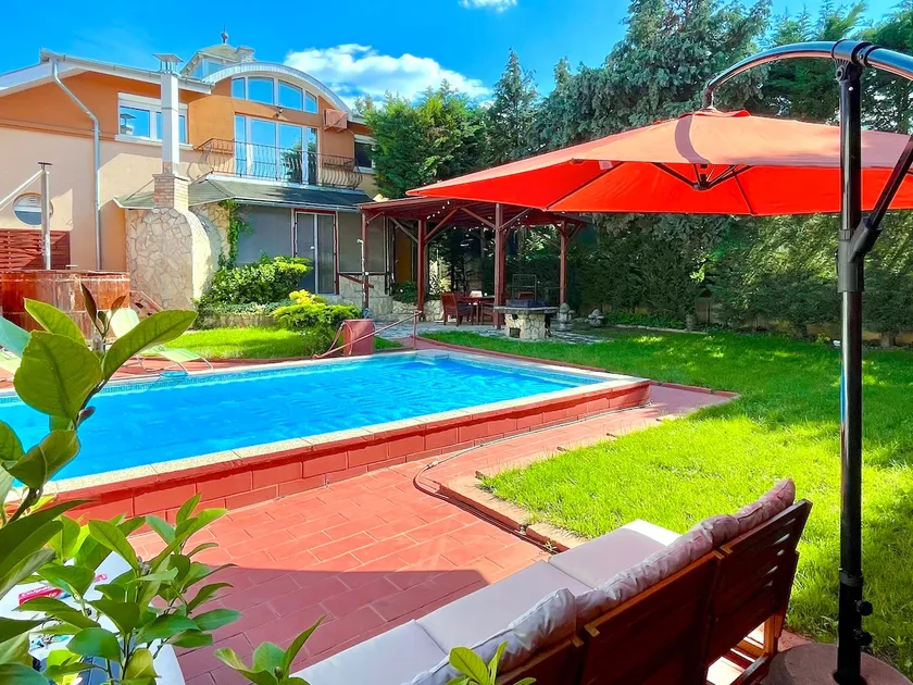 Villa Suburbia Budapest - Pool - Hot Tub - BBQ - Parking - Image 1