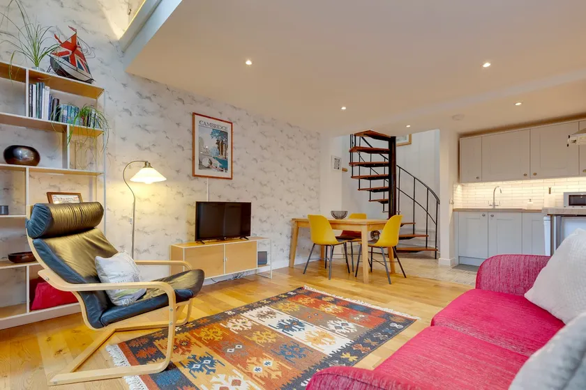 Luxury City centre townhouse with courtyard - Image 1