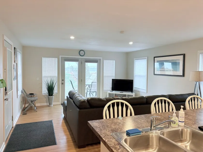 ”Lake Escape” Lakefront Ground Level Retreat! - Image 1