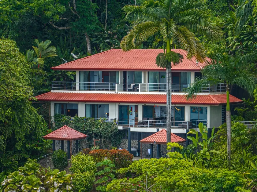All Suite House with Amazing Ocean Views - Image 1