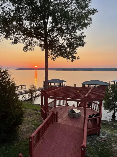 Toledo Bend LA - South Beach Drive w/ Boat Lift - Image 1