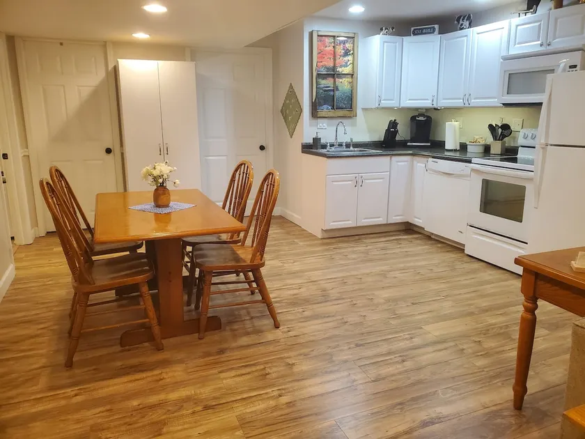 Charming 2BR St Joseph Retreat Peaceful Setting - Image 1