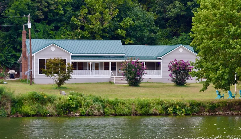 Deltopia on Waterfront New River/Claytor Lake - Image 1