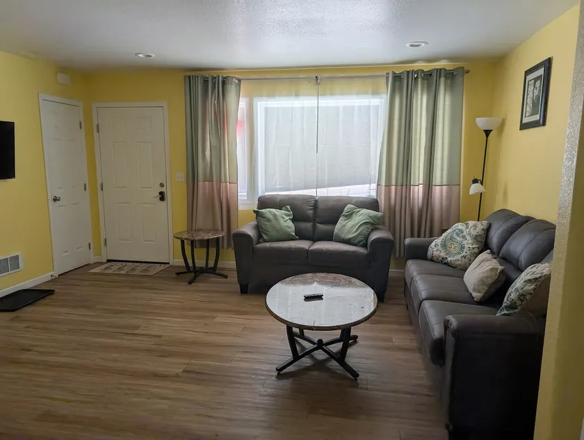 Ladybug Retreat - close to downtown Coos Bay - Image 1