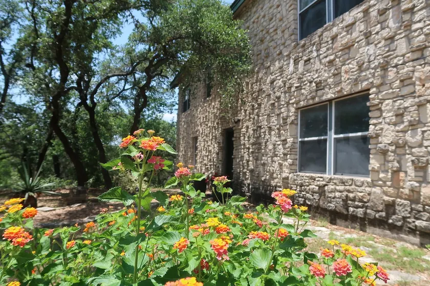 Zoo Stay: Your Unique Austin Opportunity - Image 1