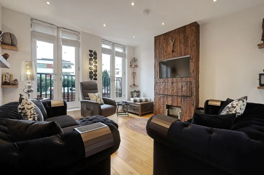 Dove House Wanstead Retreat with Hottub & Home GYM - Image 1