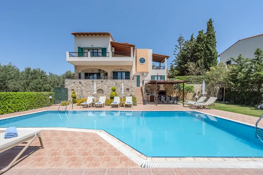 4-bedroom villa in Rethymno - Image 1