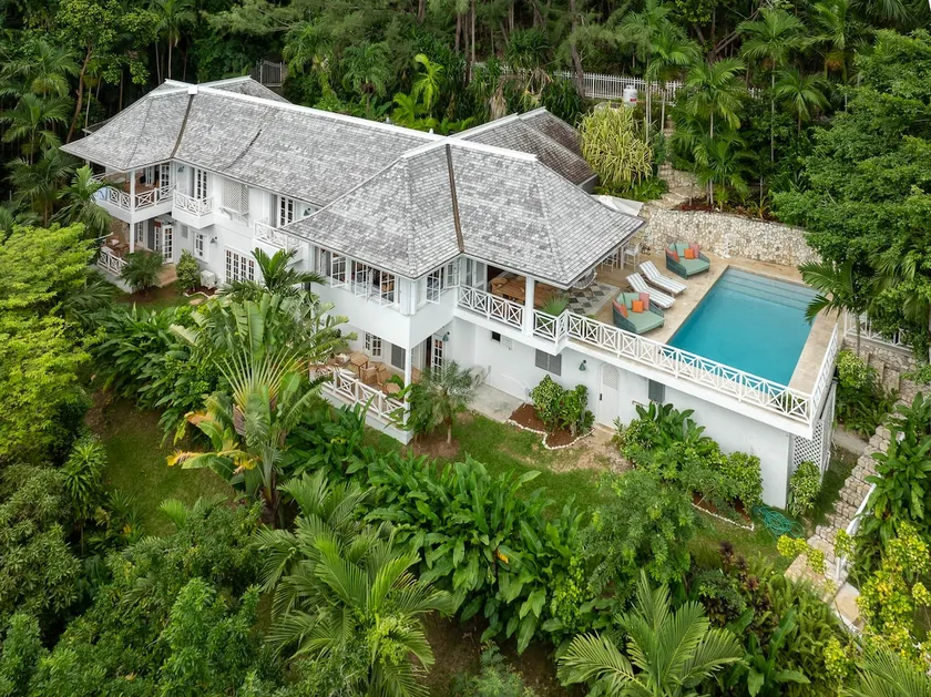 Stunningly Designed Villa w/ Pool, Sauna, & Beach - Image 1