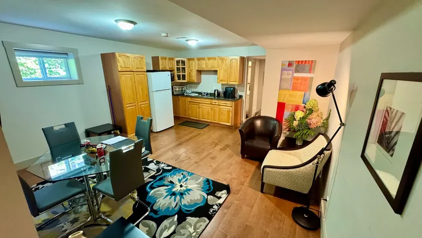 Cozy, newly decorated, charming, private apartment - Image 1