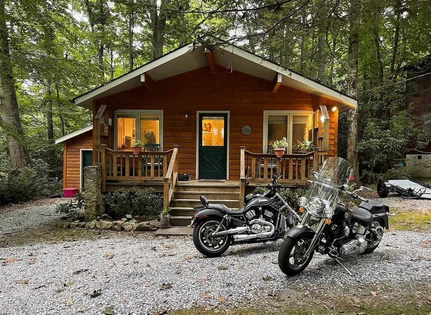 Cozy Creekside Serenity! Easy access! - Image 1