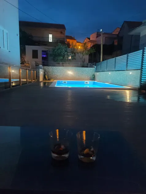 Apartment 2+2 with parking and pool - Image 1